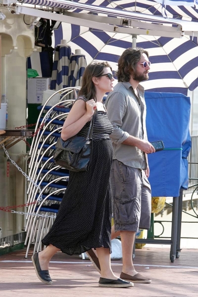 Charlotte-Casiraghi-and-Dimitri-Rassam-have-a-romantic-getaway-out-and-about-in-Positano-01.jpg