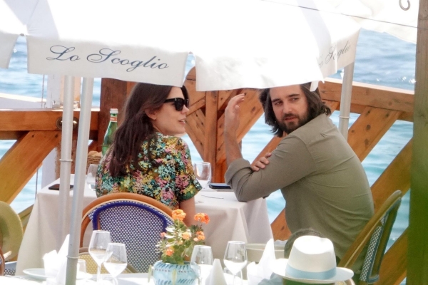 Charlotte-Casiraghi-and-Dimitri-Rassam-have-a-romantic-getaway-out-and-about-in-Positano-04.jpg