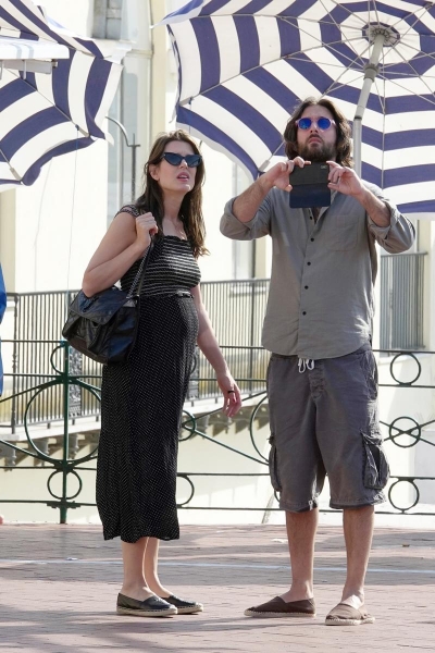Charlotte-Casiraghi-and-Dimitri-Rassam-have-a-romantic-getaway-out-and-about-in-Positano-12.jpg