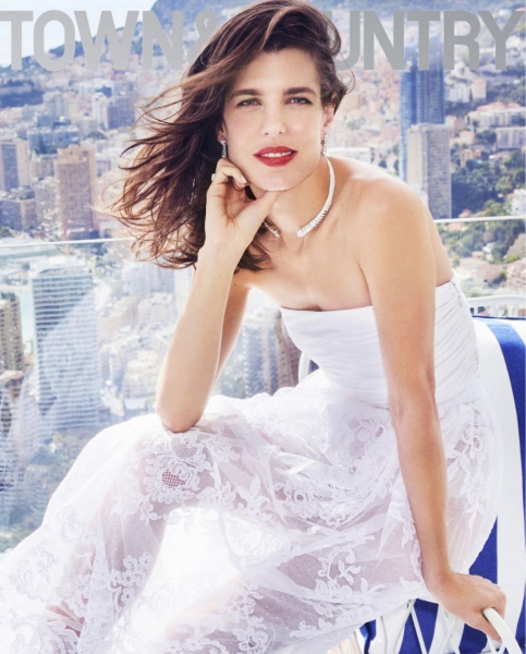 charlotte-casiraghi-town-country-usa-december-2022-january-2023-issue-10.jpg